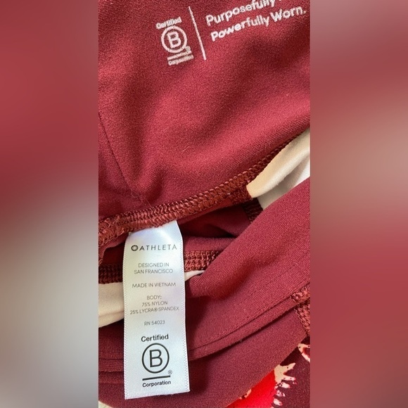 Athleta Affirmation 7/8 Leggings in Powervita. Women’s Size XS in Dark Garnet - Picture 5 of 11